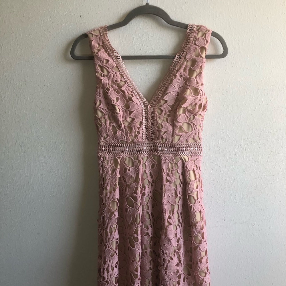 Romeo & Juliet Couture Double-V Lace Midi Dress - Picture 4 of 13